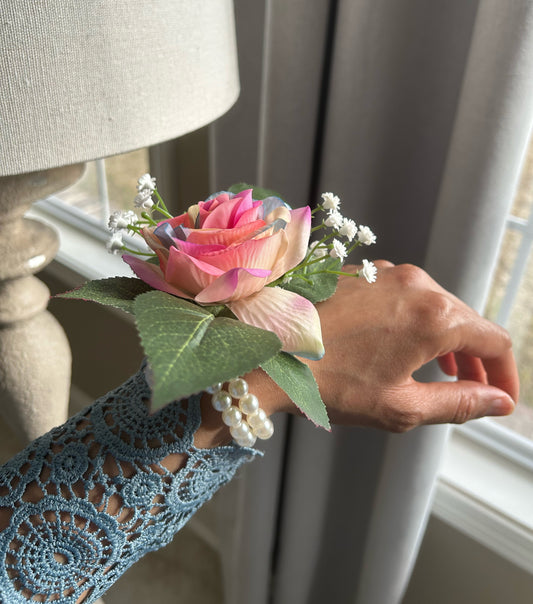 Multi-Color Rose & Baby’s Breath Pearl Wristband Corsage